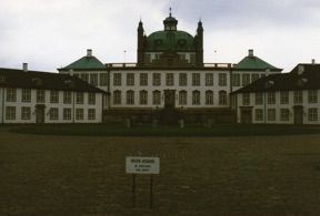 Ch&acirc;teau de FREDENSBORG
construit en 1722 dans le style italien